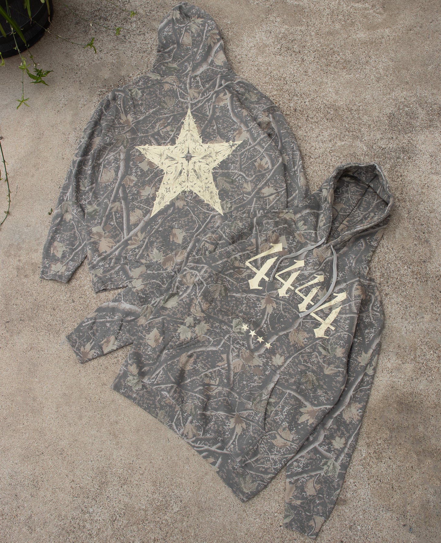 WOODLAND STAR HOODIE